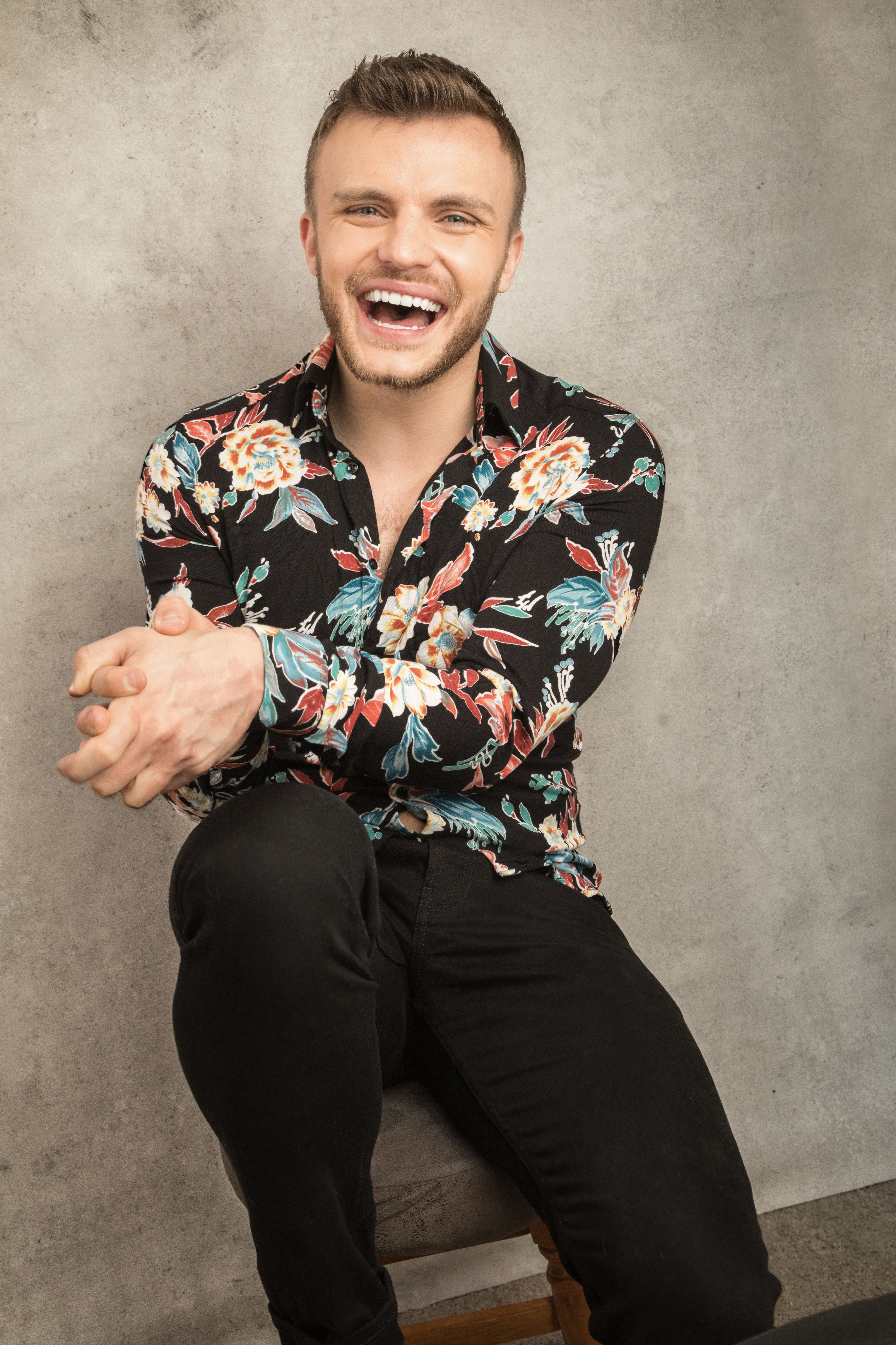 Lee hosting on stage