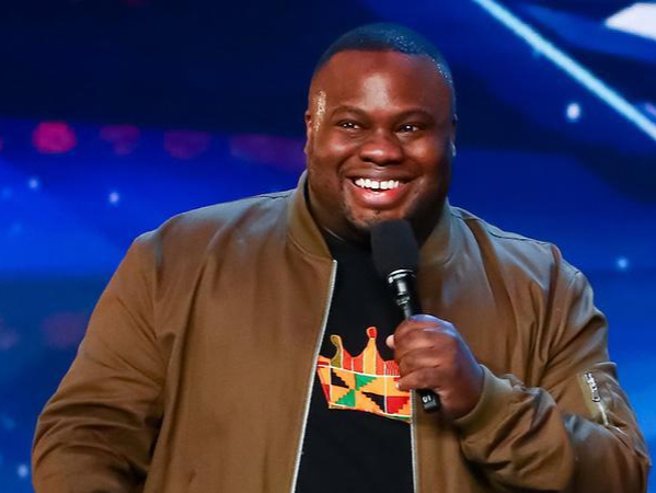 Nabil Abdulrashid performing on stage